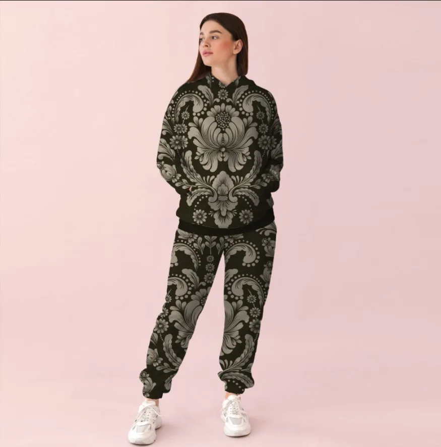 Жіночий чорний спортивний костюм із ніжним принтом барокко. 0_004