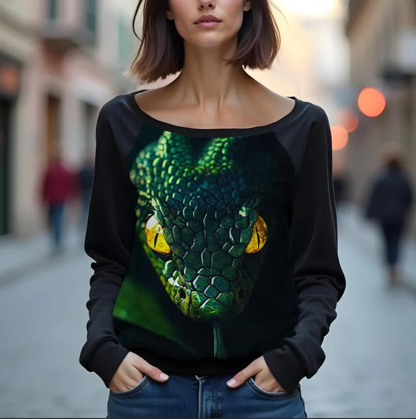 Світшот реглан з відкритими плечима в романтичному стилі з принтом "Зелена змія 1"